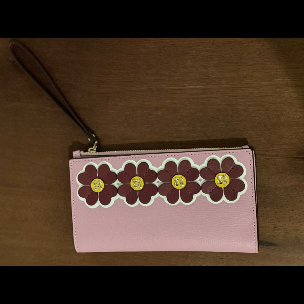 🔥SALE🔥Kate Spade large continental wristlet - Picture 2 of 8